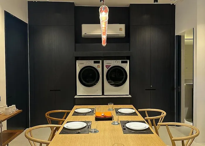 Stylish 3br Designer Townhouse With Bathtub Near Bts On Nut