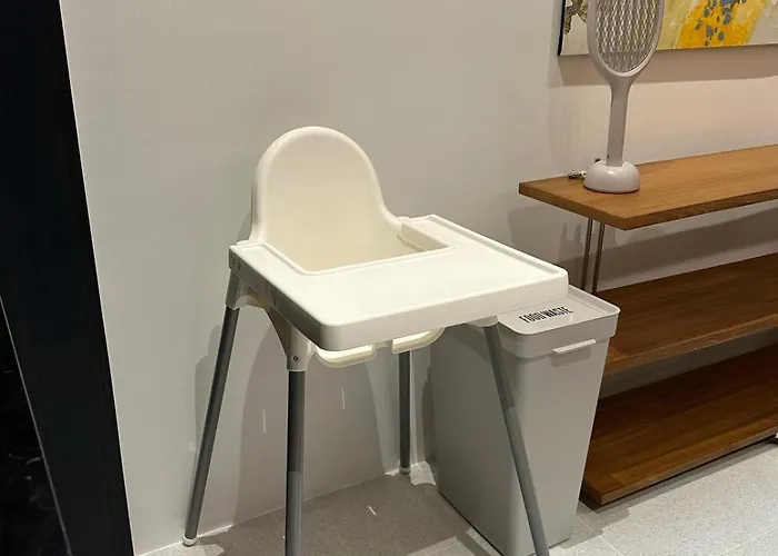 Stylish 3br Designer Townhouse With Bathtub Near Bts On Nut