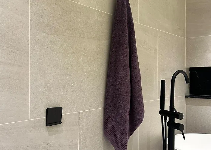 Villa Stylish 3br Designer Townhouse With Bathtub Near Bts On Nut