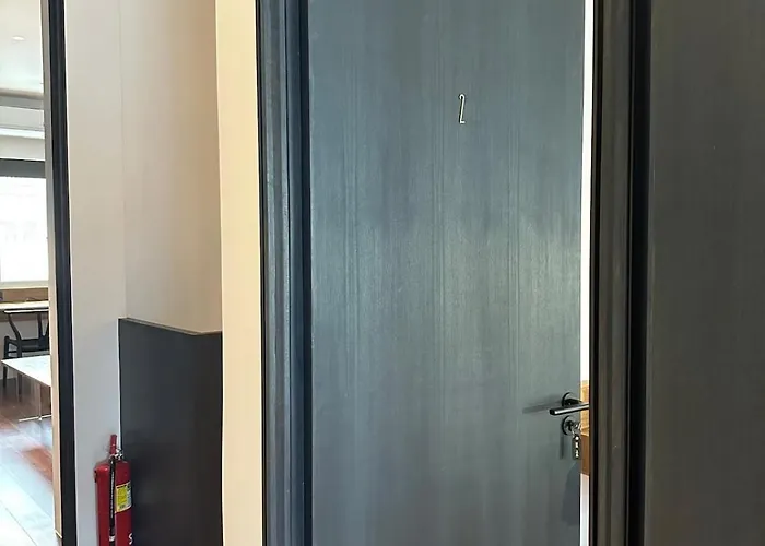 Stylish 3br Designer Townhouse With Bathtub Near Bts On Nut *