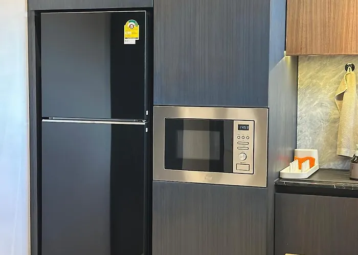 Stylish 3br Designer Townhouse With Bathtub Near Bts On Nut