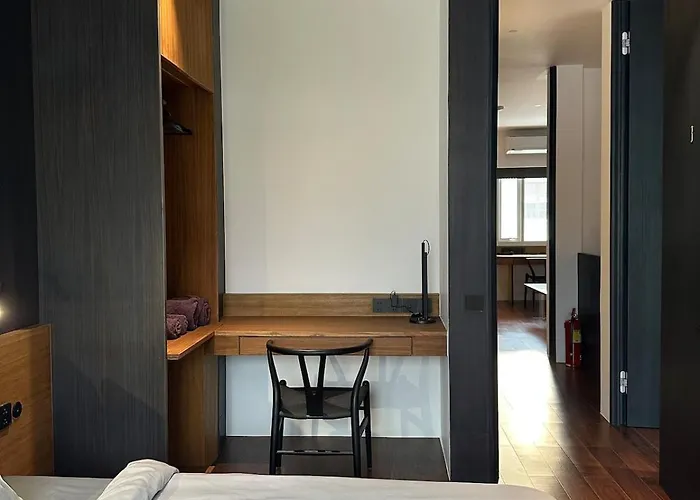 Stylish 3br Designer Townhouse With Bathtub Near Bts On Nut *