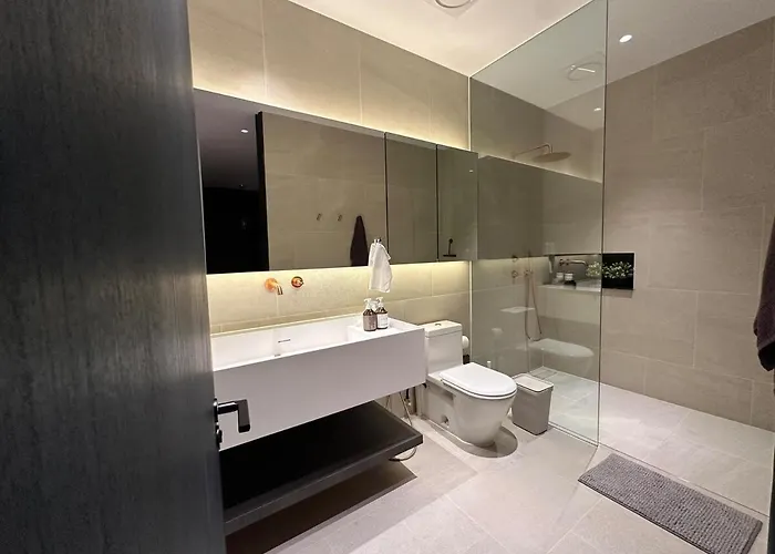 Stylish 3br Designer Townhouse With Bathtub Near Bts On Nut
