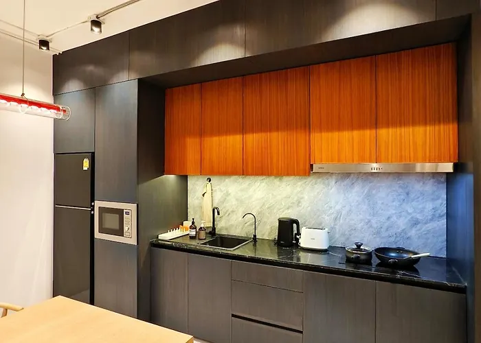 Stylish 3br Designer Townhouse With Bathtub Near Bts On Nut