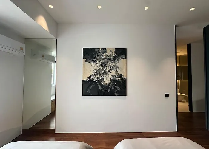 Villa Stylish 3br Designer Townhouse With Bathtub Near Bts On Nut