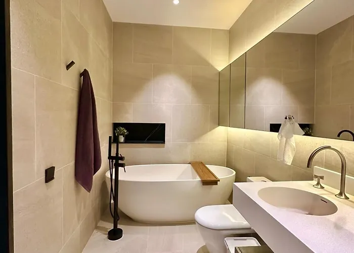 Stylish 3br Designer Townhouse With Bathtub Near Bts On Nut Bangkok